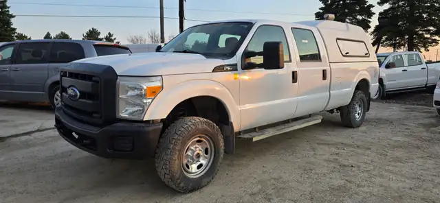 2014 Ford Super Duty F-350 SRW 4x4 - 4 Door - 8FT Box - Tow pack