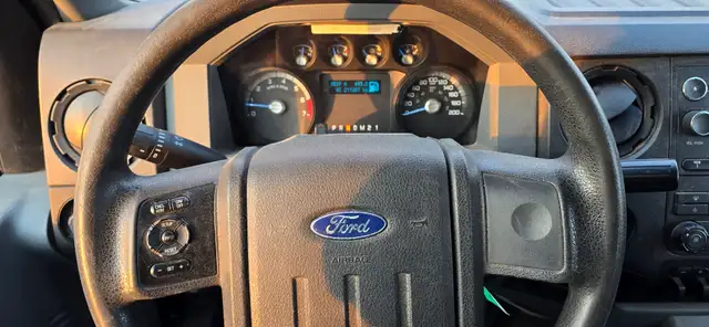 2014 Ford Super Duty F-350 SRW 4x4 - 4 Door - 8FT Box - Tow pack - Photo 16