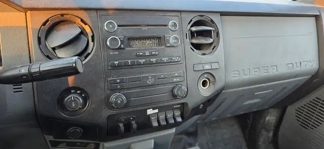 2014 Ford Super Duty F-350 SRW 4x4 - 4 Door - 8FT Box - Tow pack - Photo 17
