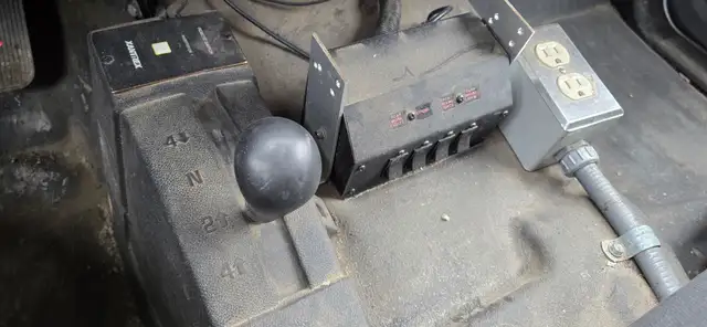 2008 Chevrolet Silverado 2500HD 4x4 - 4 Doors -Utility Box Cover - Photo 15