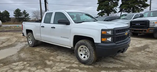 2015 Chevrolet Silverado 1500 4x4 - 4 Doors - ONLY 111000km's!