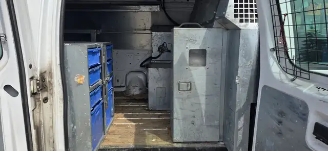 2011 Ford Econoline Cargo Van Commercial E-350 Genorator! - Photo 12