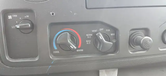 2011 Ford Econoline Cargo Van Commercial E-350 Genorator! - Photo 16