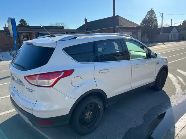 2015 Ford Escape - Photo 2