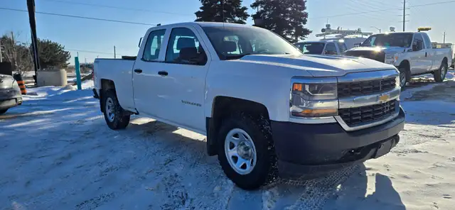 2016 Chevrolet Silverado 1500 Work Truck - 4x4 - Loaded interior - Photo 3