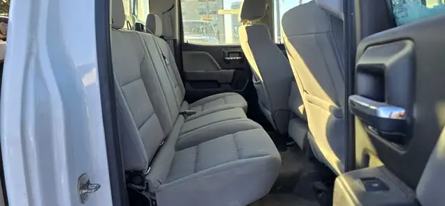 2016 Chevrolet Silverado 1500 Work Truck - 4x4 - Loaded interior - Photo 10