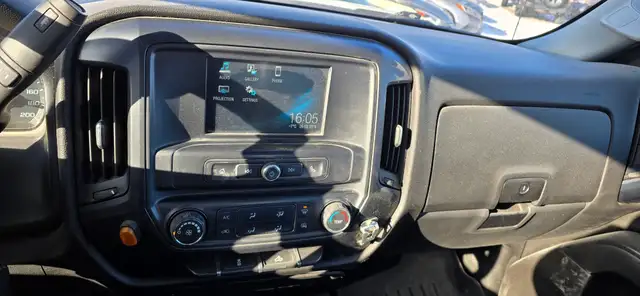 2016 Chevrolet Silverado 1500 Work Truck - 4x4 - Loaded interior - Photo 13