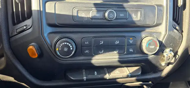 2016 Chevrolet Silverado 1500 Work Truck - 4x4 - Loaded interior - Photo 14