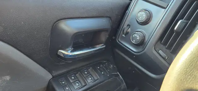 2016 Chevrolet Silverado 1500 Work Truck - 4x4 - Loaded interior - Photo 15