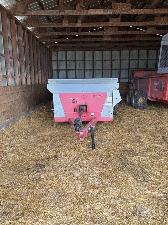 Manure Spreader - Photo 2