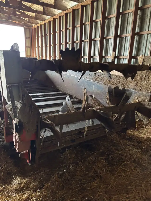 Manure Spreader - Photo 3