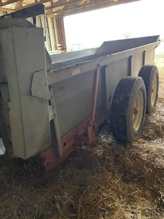 Manure Spreader - Photo 4