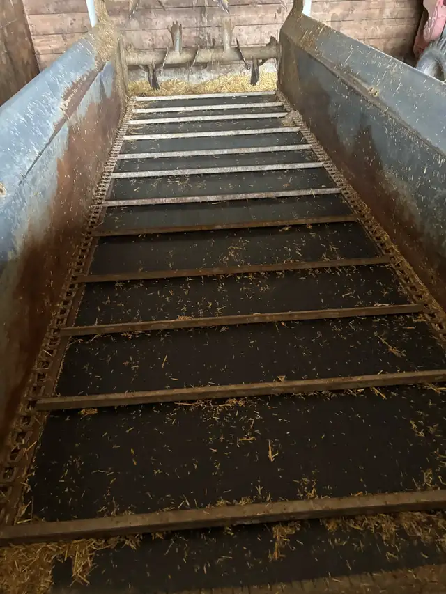 Manure Spreader - Photo 6