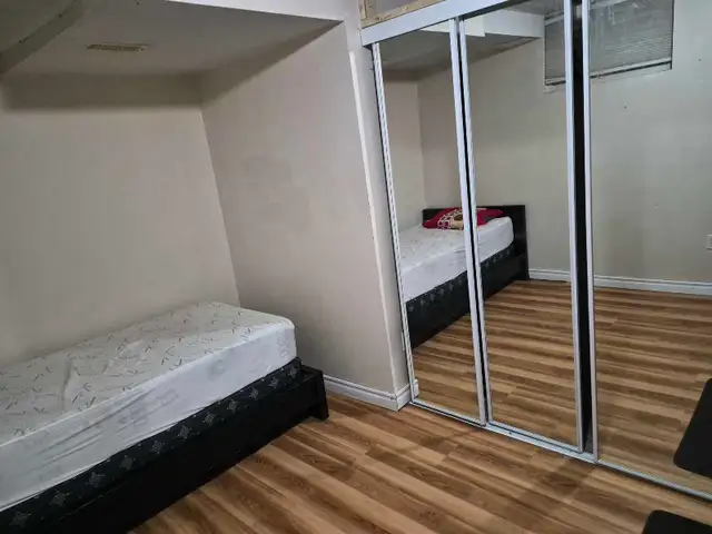 Furnished  Room - McMaster Hamilton  Now - Photo 4