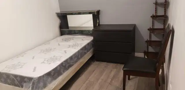 Furnished  Room - McMaster Hamilton  Now - Photo 8