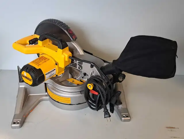 10' Dewalt Compound Miter Saw DWS713 (31632398)