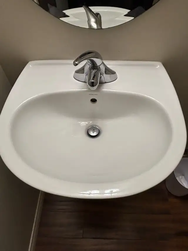 PEDESTAL SINK & MIRROR