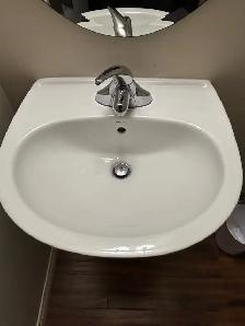 PEDESTAL SINK & MIRROR