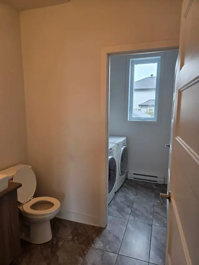 Grande 4 1/2 a louer sur deux etage a mascouche - Photo 3