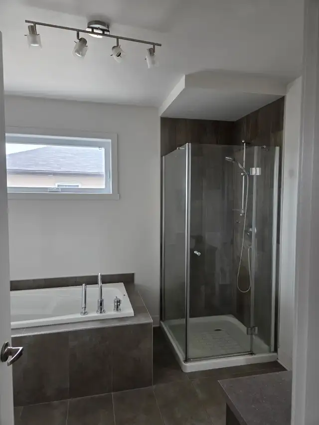 Grande 4 1/2 a louer sur deux etage a mascouche - Photo 9