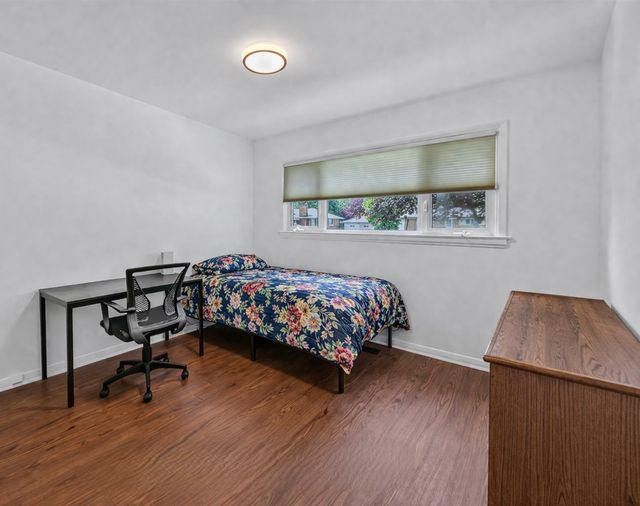 2 Bed - 1 Bath | 15 min walk to Western