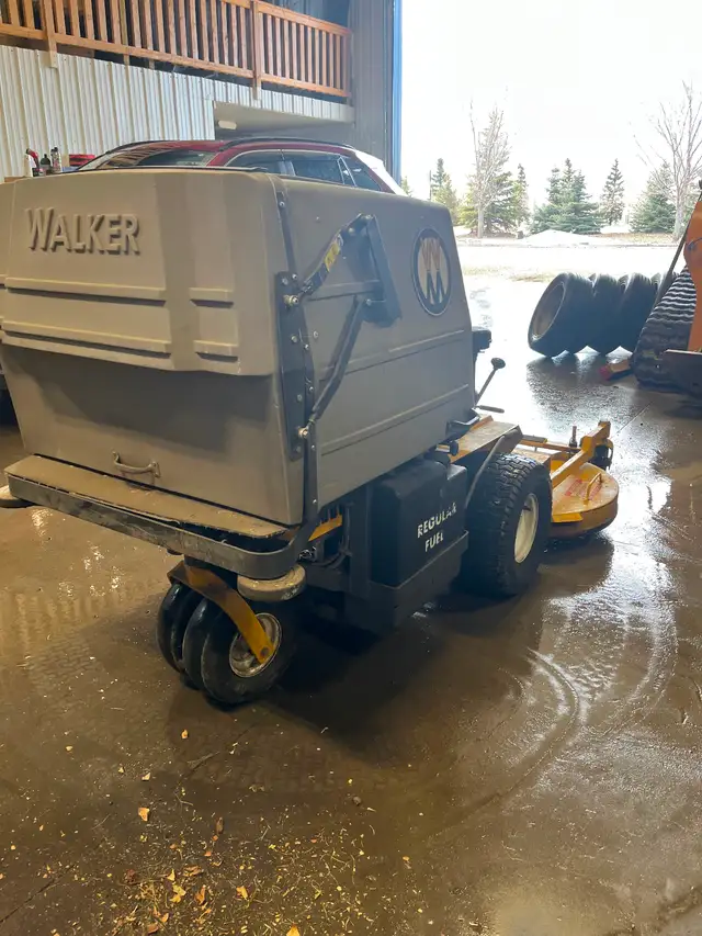 Walker Zero Turn Finish Cut Mower - Photo 4