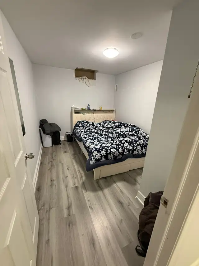 2 Bed Rooms Legal Bsmt Rentin Sterritt Dr /Lock Wood Rd$1,650/-. - Photo 4