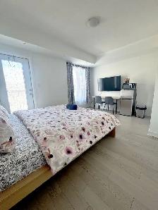 Daily nightly weekly room for rent Keele Wilson Downsview Park