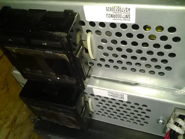 APC SMART SMT1000RM2U short body ups still has cellophane on lcd - Photo 3