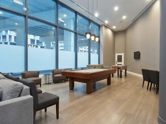 Beautiful 1 BDRM w/Balcony, Parking & Storage - Downtown Toronto - Photo 9