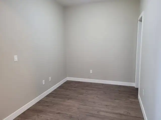 One Bedroom / One Bathroom Plus Den - May 1st - Photo 6