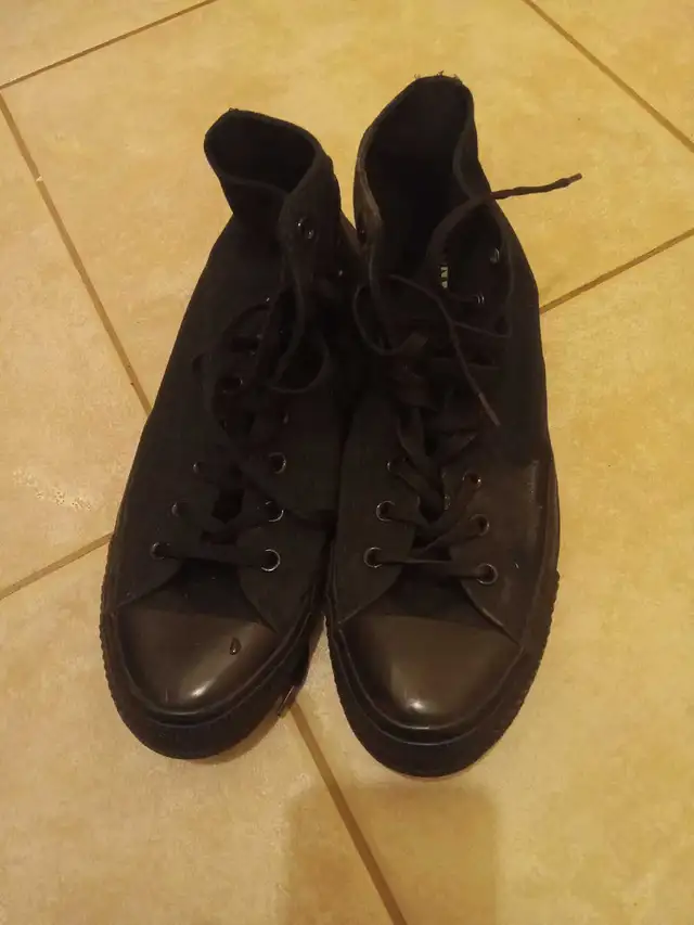 Converse High Tops Size 13 Excellent Condition - Photo 2