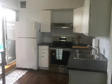 Bright large room for rent available immediately - woman only - Photo 3