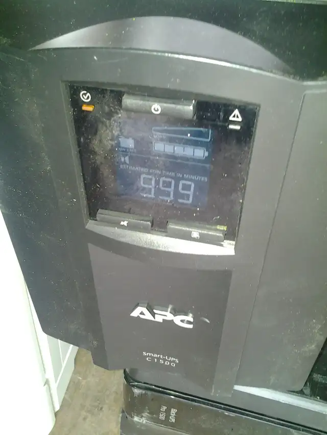 APC SMC1500 Smart-UPS C 1500   100% good batteries  pure sine wa