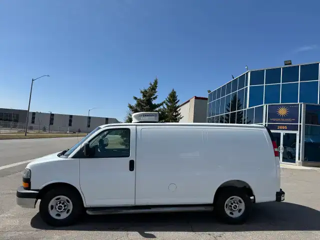 2015 GMC Savana Cargo Van SAVANA - REEFER - Photo 3