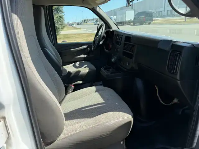 2015 GMC Savana Cargo Van SAVANA - REEFER - Photo 6