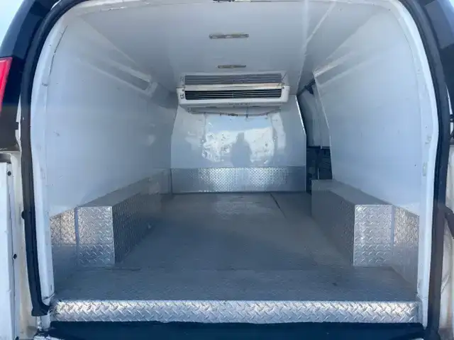 2015 GMC Savana Cargo Van SAVANA - REEFER - Photo 10