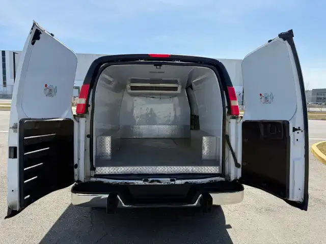 2015 GMC Savana Cargo Van SAVANA - REEFER - Photo 11