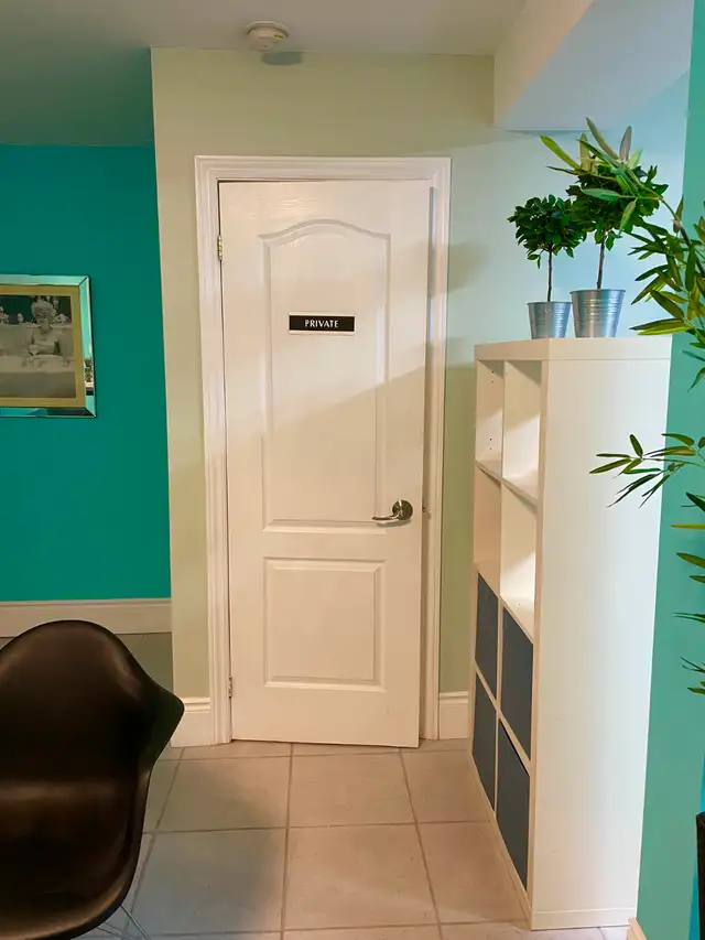 BRONTE VILLAGE TREATMENT ROOM FOR LEASE - Photo 2