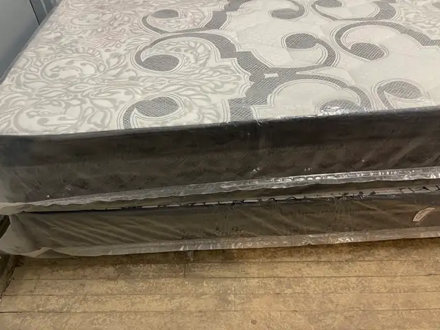 Brand New QUEEN Prudence Mattress $549 Platform $99 - Photo 4