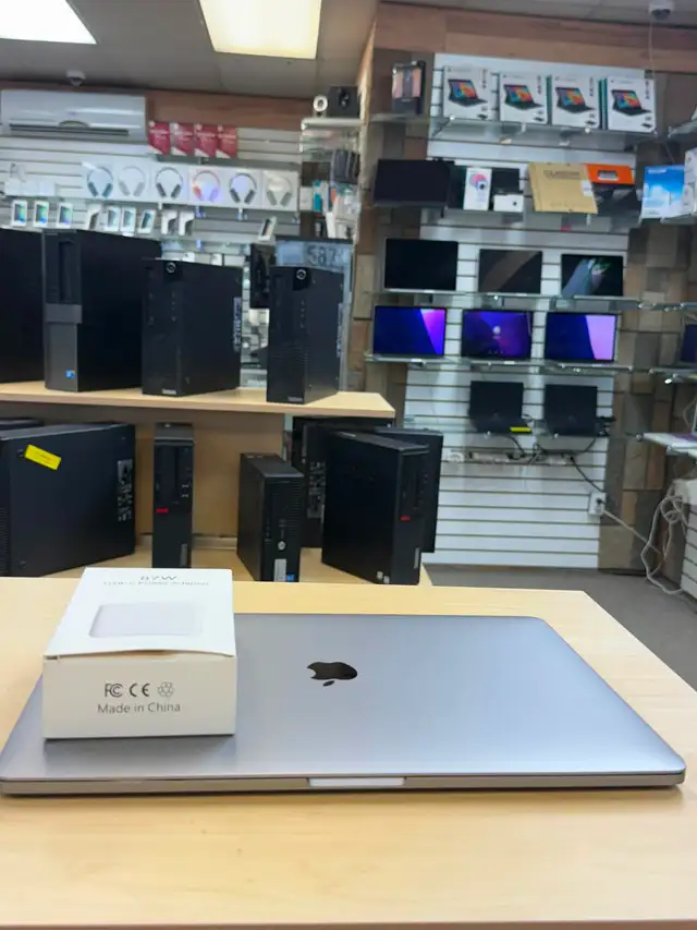 Apple Macbook pro 15 inch avec 16 gb