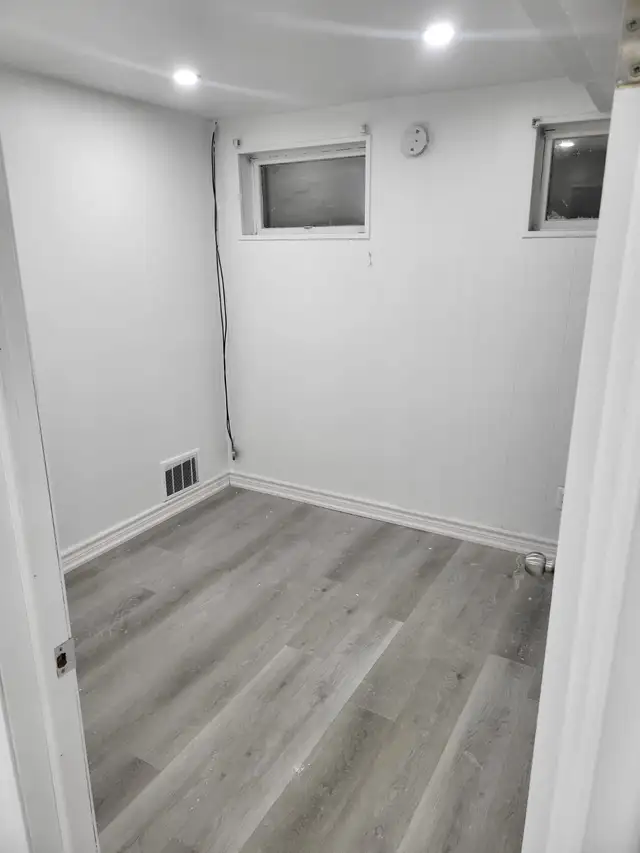 3 bedroom basement apartment for rent very close to Clarkson GO - Photo 4