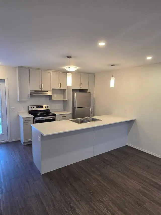 Townhouse Sublet - Photo 3