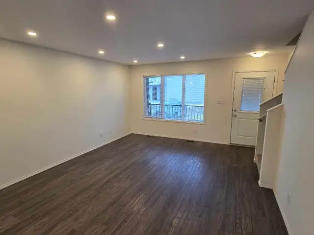 Townhouse Sublet - Photo 4