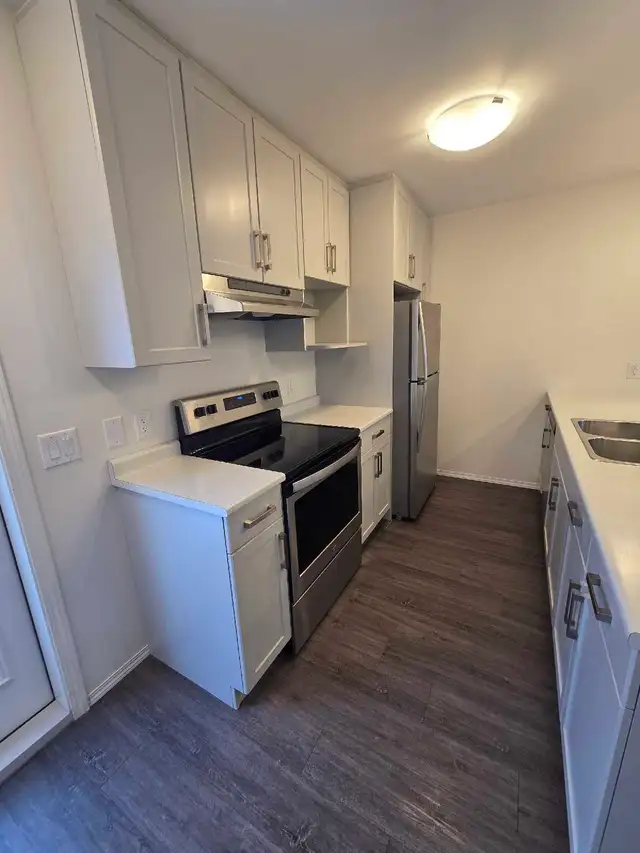 Townhouse Sublet - Photo 5