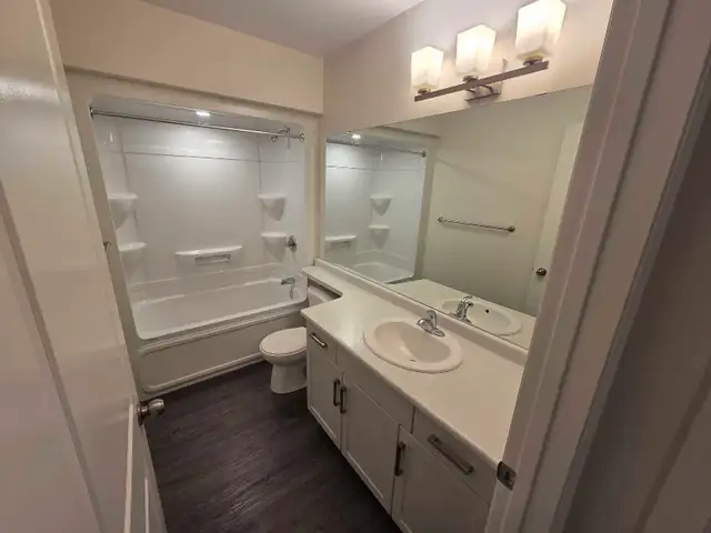 Townhouse Sublet - Photo 7