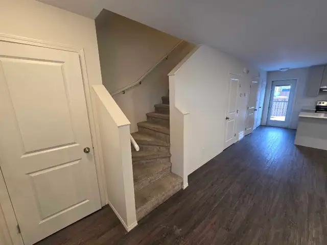 Townhouse Sublet - Photo 8