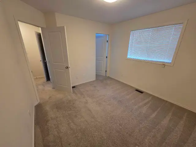 Townhouse Sublet - Photo 9