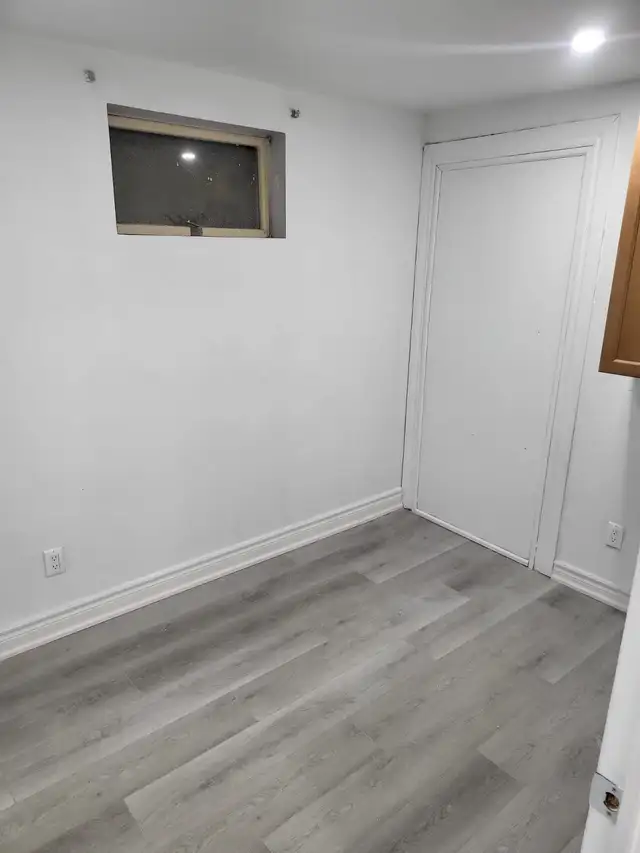 3 bedroom basement for rent close to Clarkson GO station - Photo 7