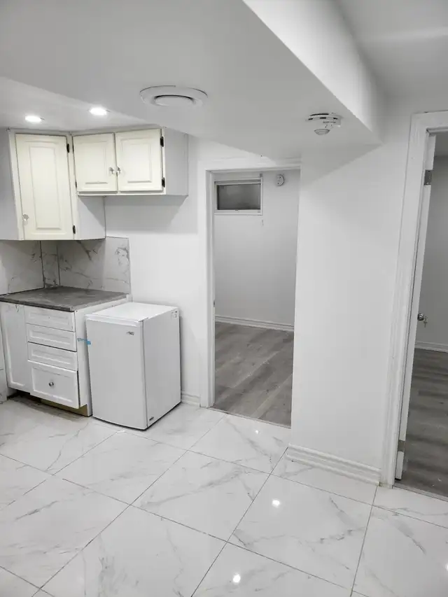 3 bedroom basement for rent close to Clarkson GO station - Photo 8